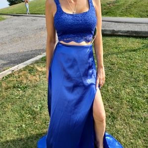 Two piece dress by Windsor that just Stuns!!